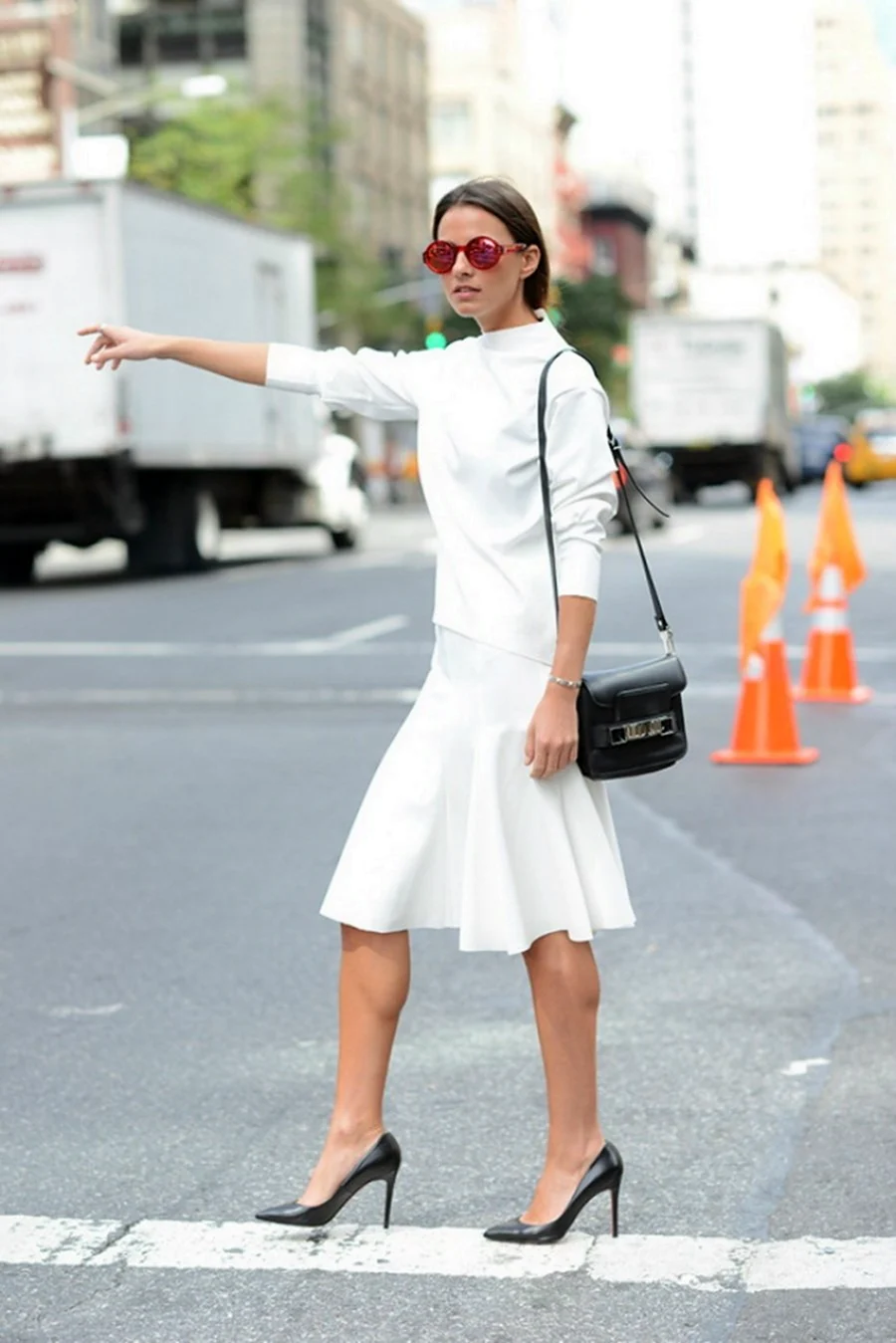 Белое платье Street Style