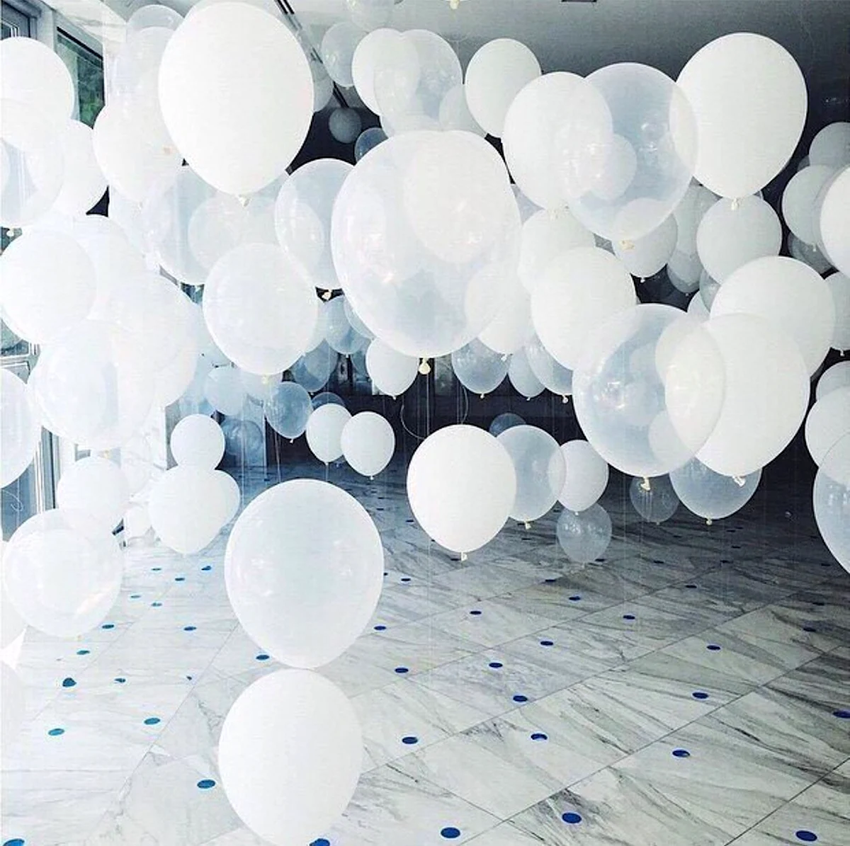 Белые воздушные шары Эстетика