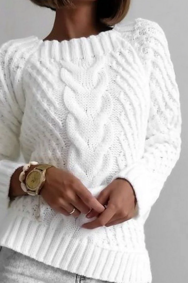 Белый вязаный свитер