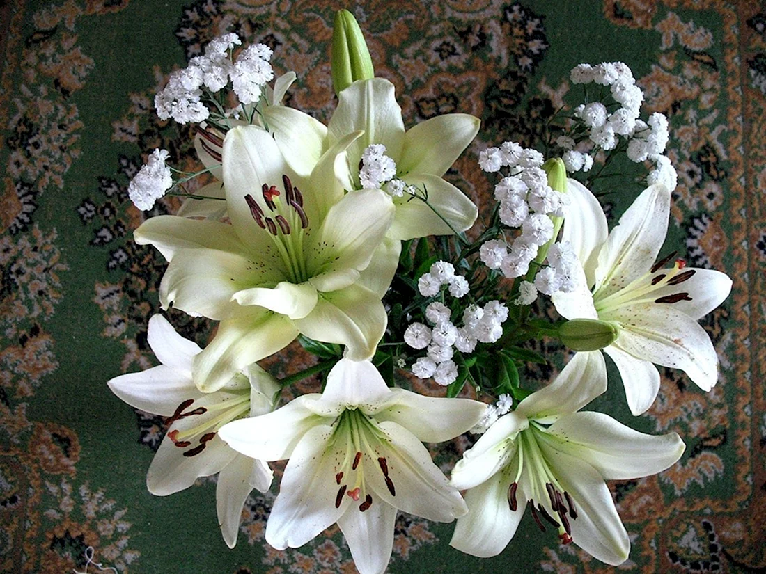Букет белые лилии