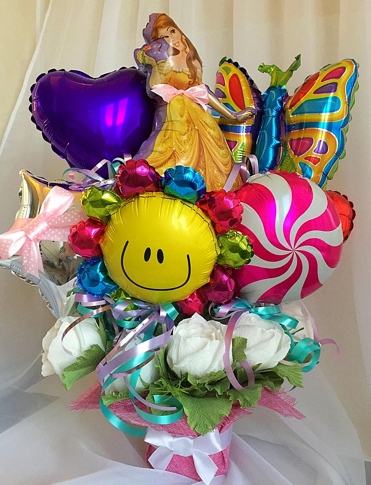 Букет из воздушных шаров и конфет