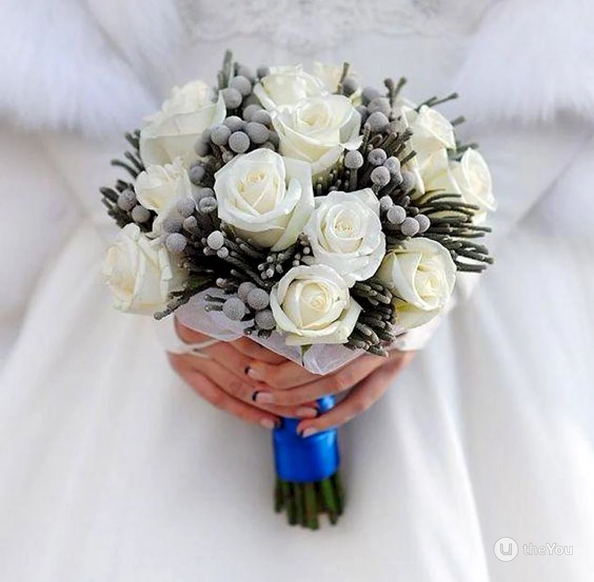 Букет невесты 7 белых роз с брунией