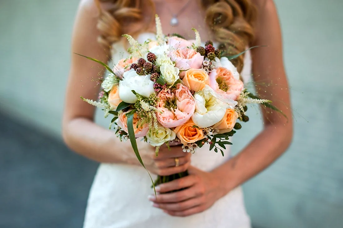Букет невесты персиковый