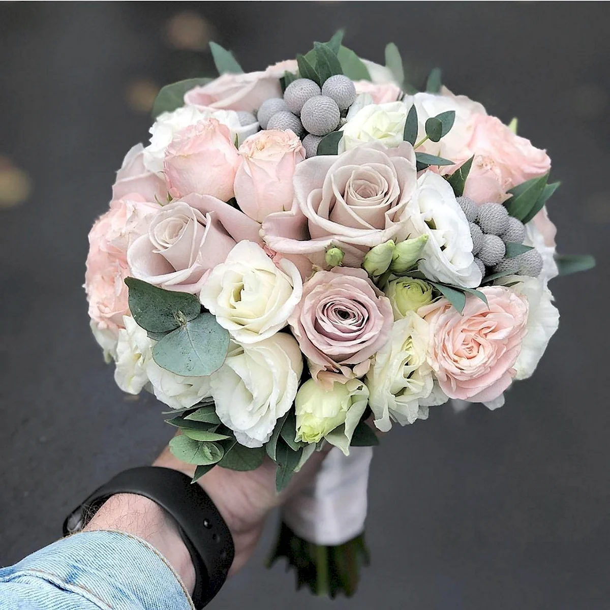 Букет невесты розы и эустома