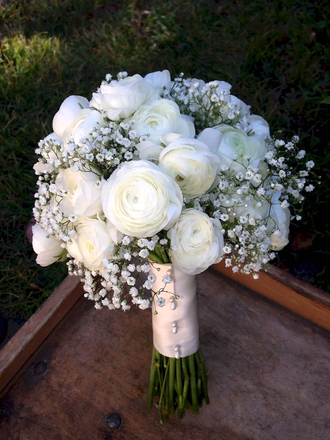 Букет невесты розы и гипсофила
