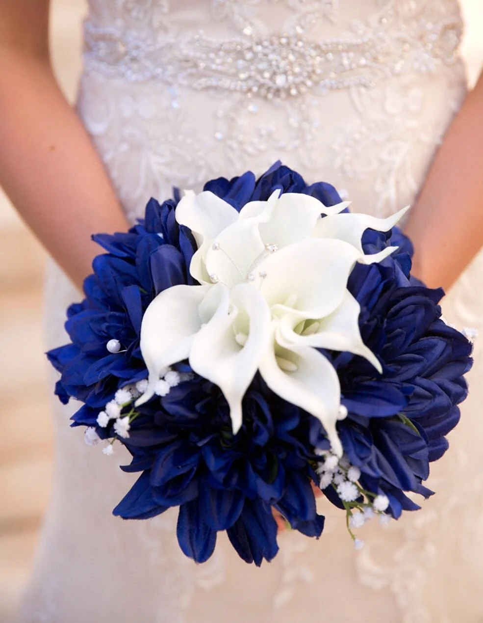 Букет невесты с синей статицей