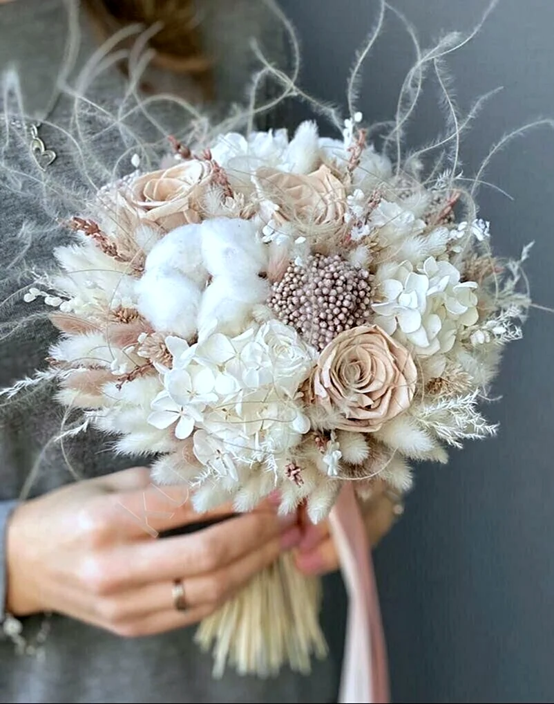Букет невесты с сухоцветами и живыми цветами