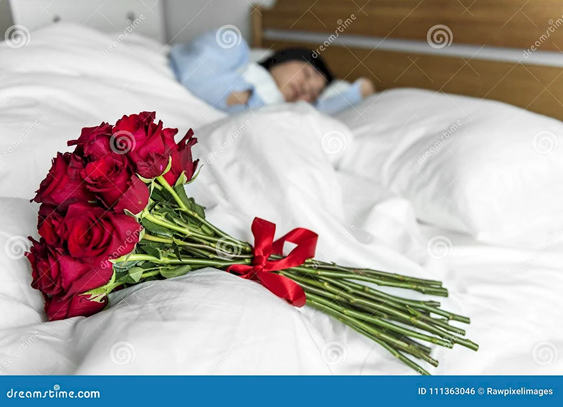 Букет роз в постели