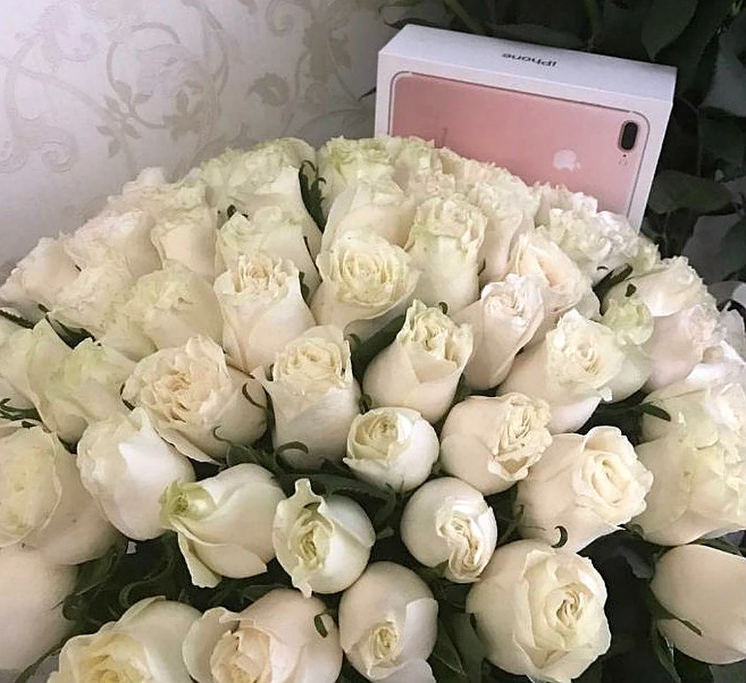 Букеты белых роз в подарок