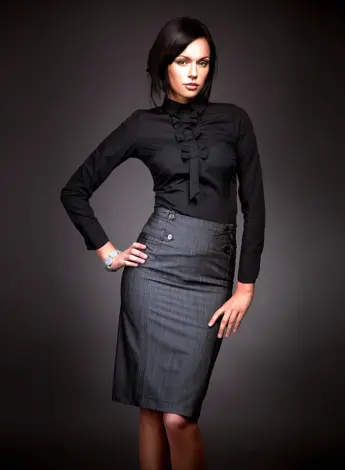 Черная блузка с юбкой