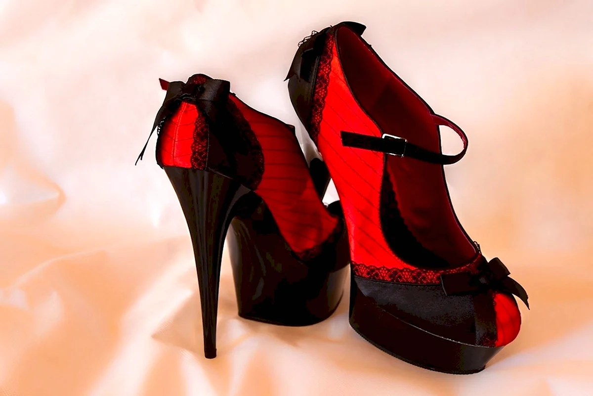 Черно красные туфли