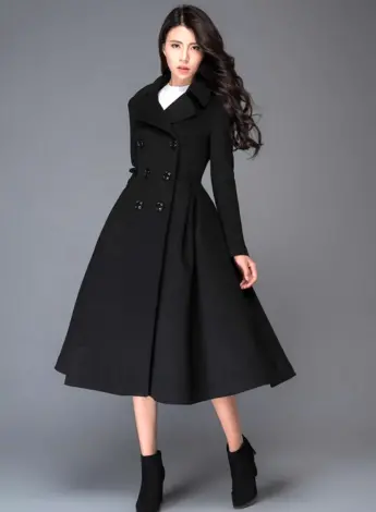 Черное приталенное пальто