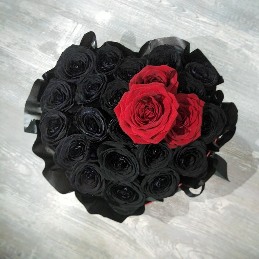 Черные и красные розы букет