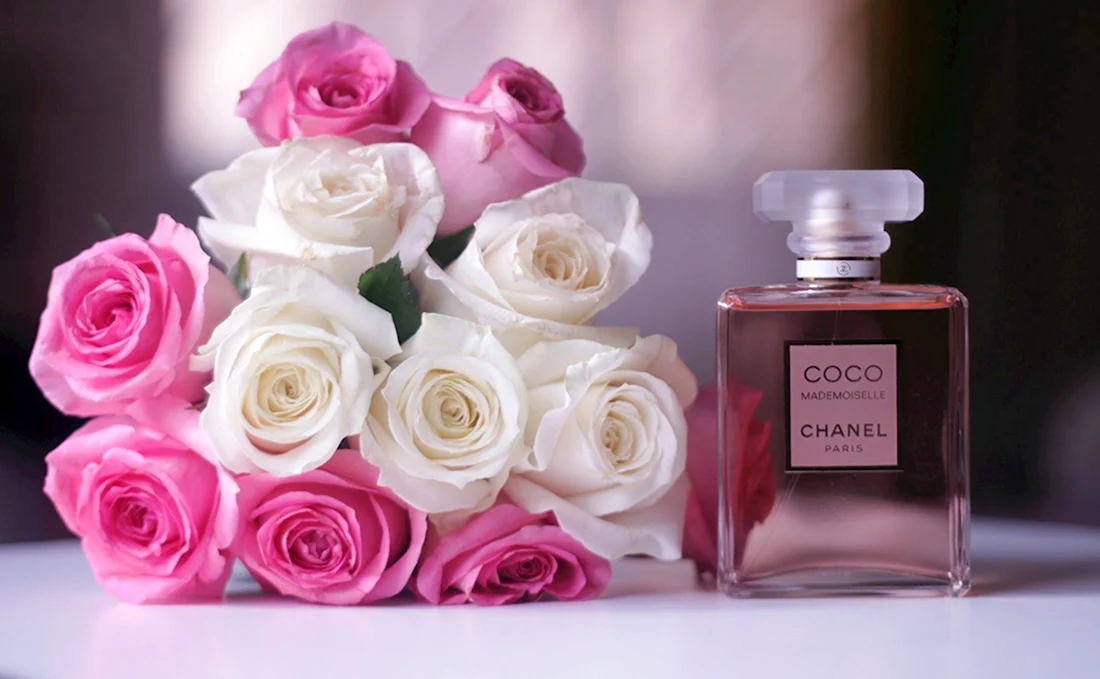 Coco Mademoiselle Parfum Chanel с цветами