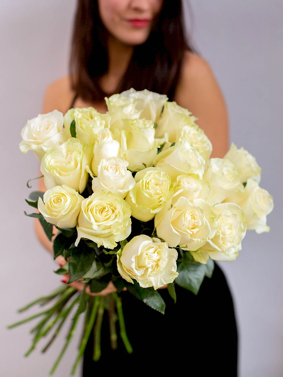 Фотосессия с белыми розами