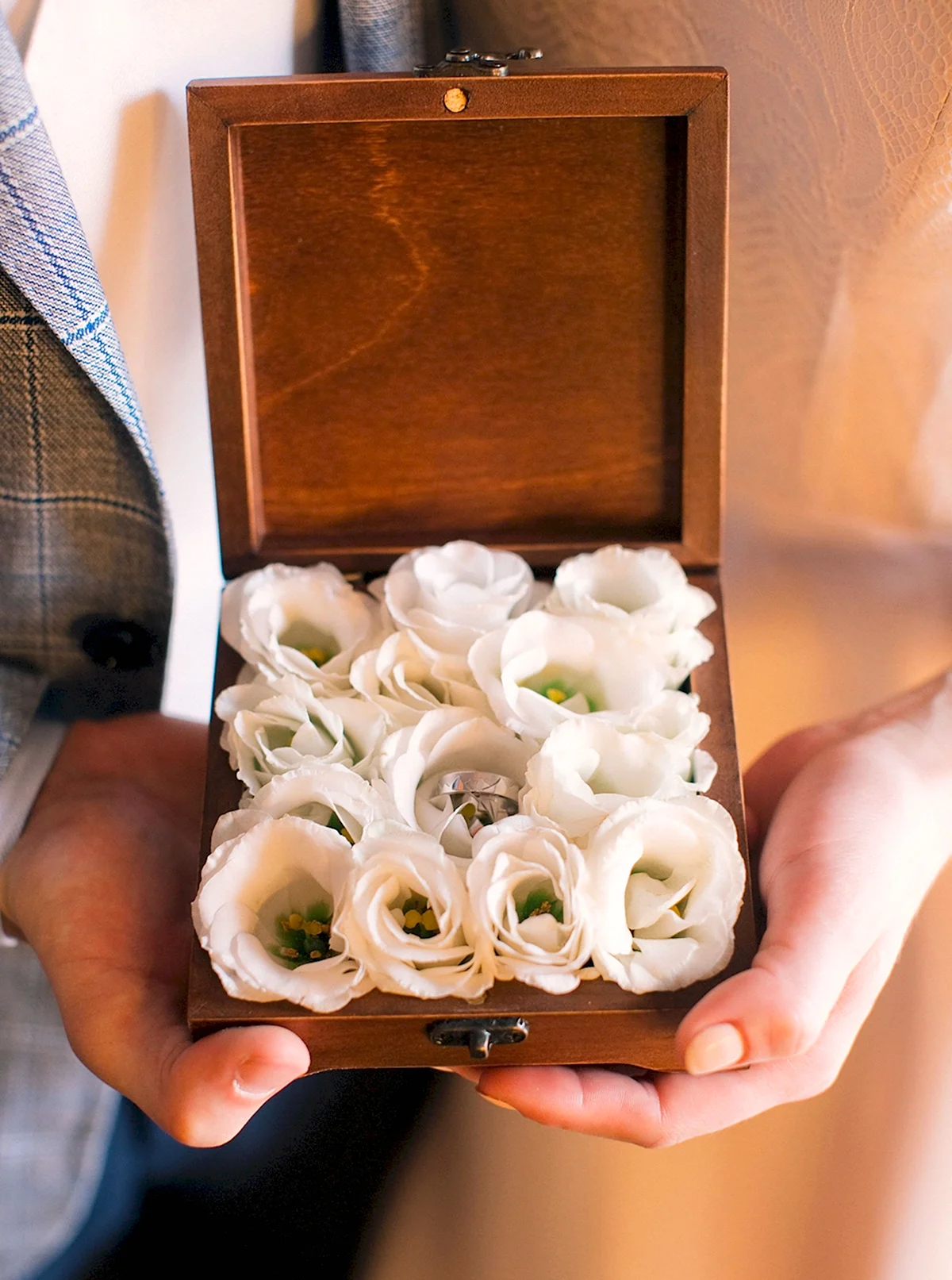 Коробочка для обручальных колец на свадьбу