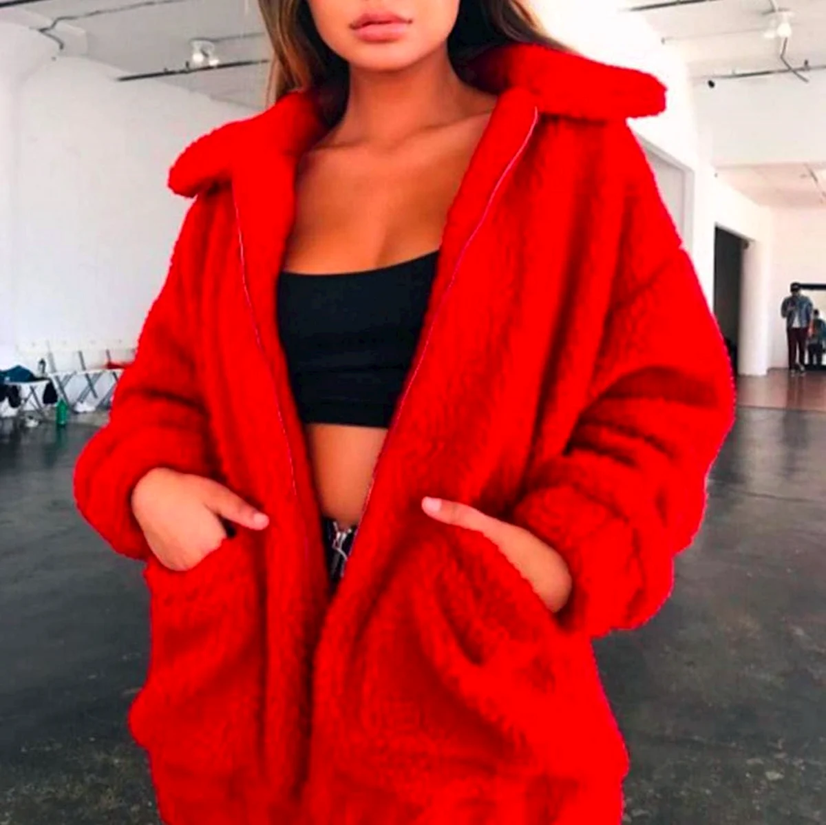 Красное плюшевое пальто