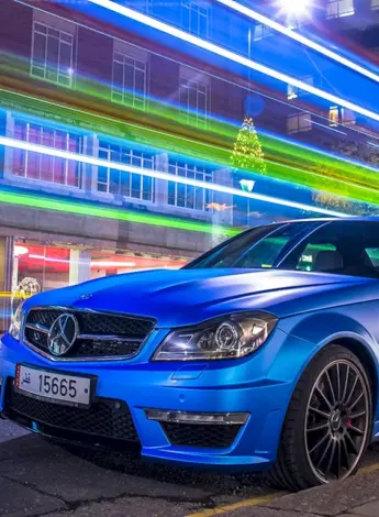 Мерседес c63 AMG неон