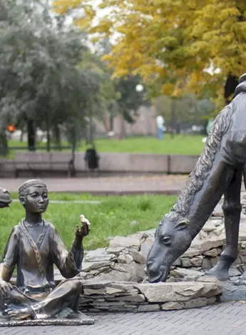 Памятник верблюду в Челябинске