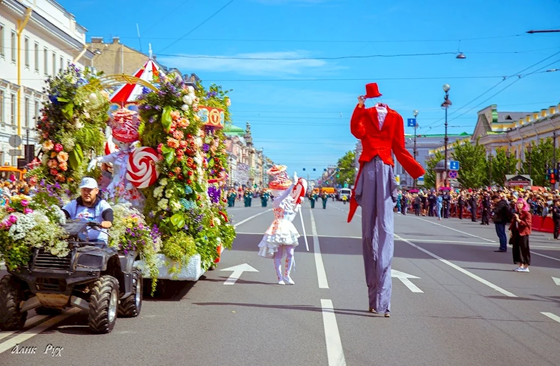 Площадь Островского Санкт-Петербург парад цветов