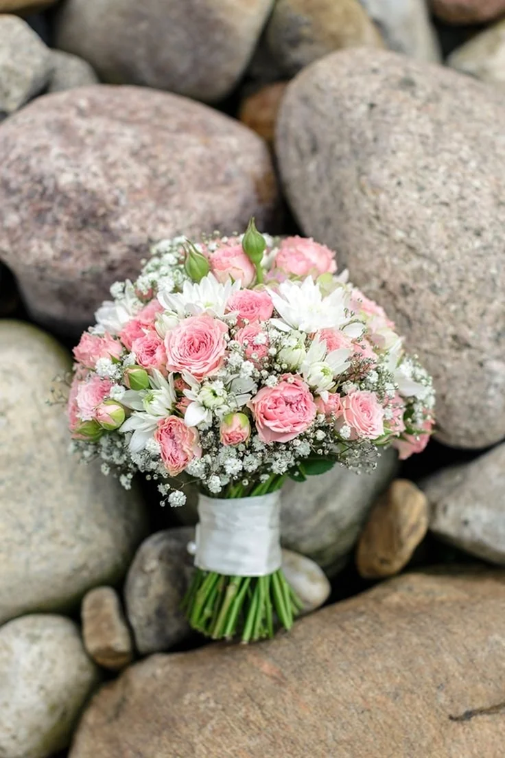 Розовая гипсофила букет невесты