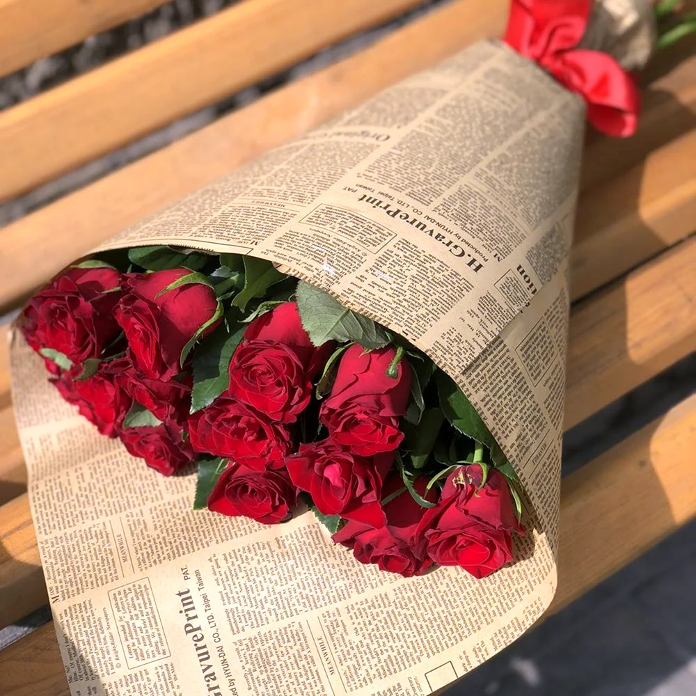 Розы в крафтовой бумаге
