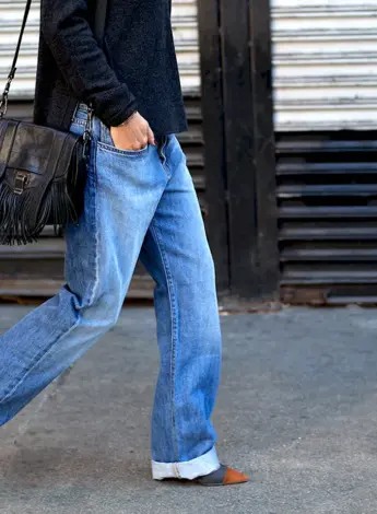 Широкие джинсы с подворотом