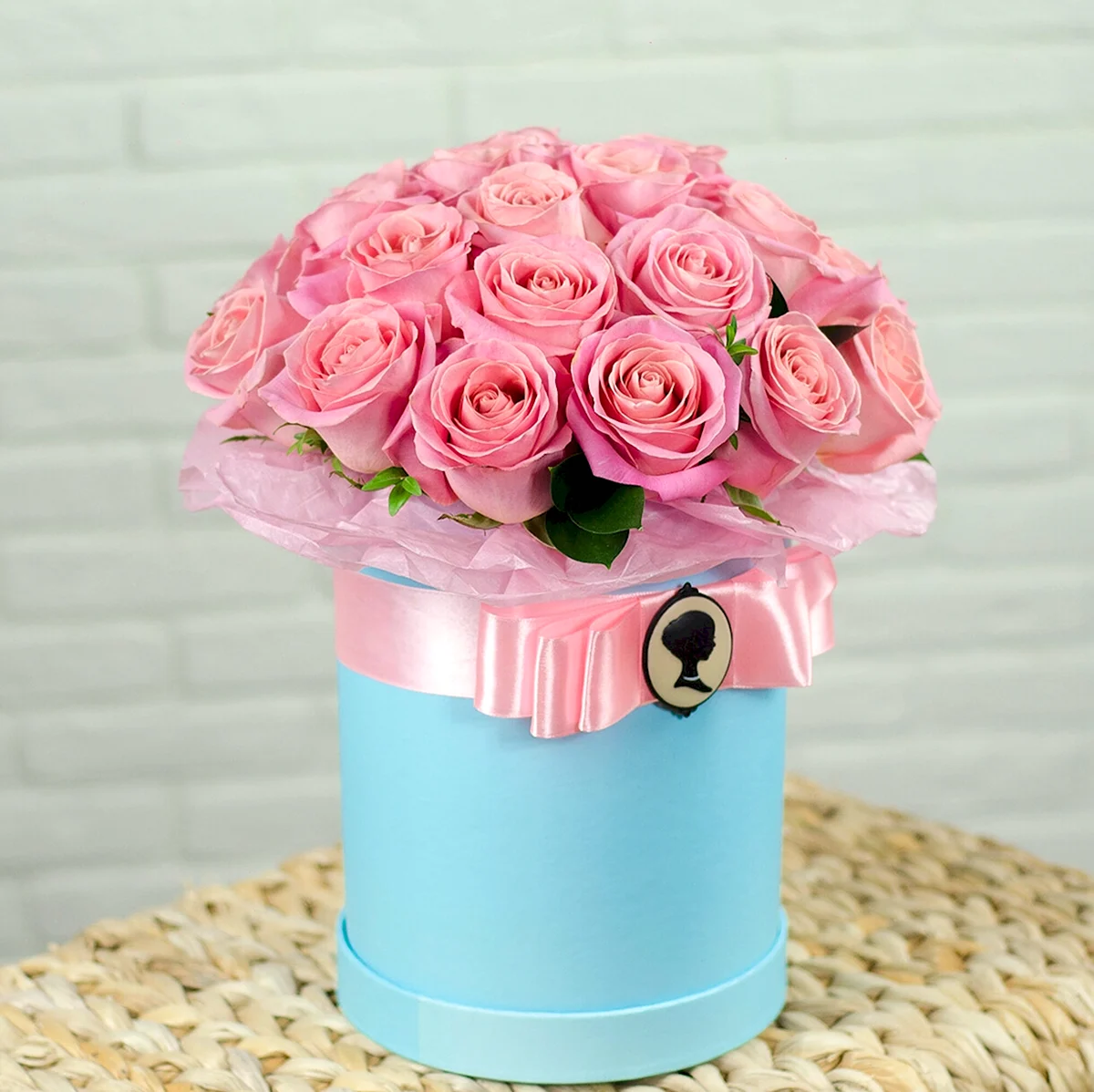 Шляпная коробка с розами
