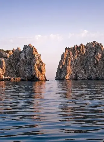 Скалы адалары в Гурзуфе