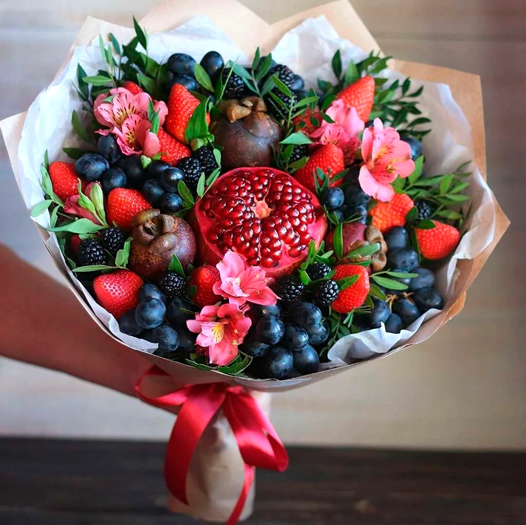 Сладкие букеты из ягод и фруктов