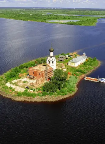 Спасо-каменный монастырь на Кубенском озере