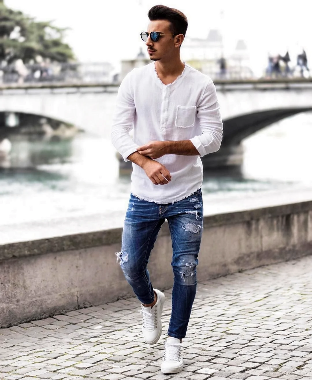 Стильная одежда для мужчин джинсы