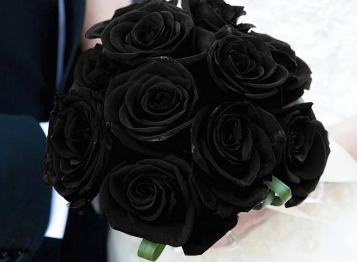 Свадебный букет из черных роз