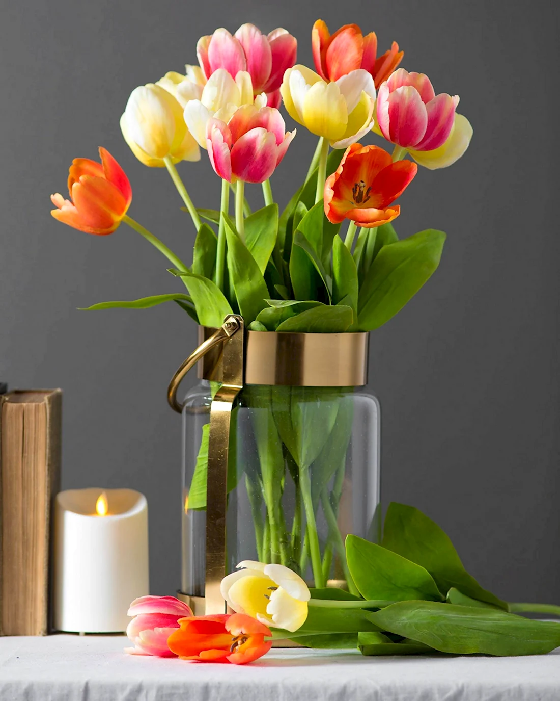 Тюльпаны в вазе