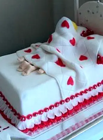 Торт кровать