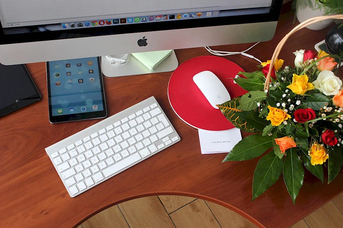 Цветы на офисном столе