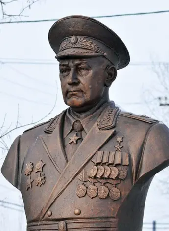 Уяр памятник Кулешову