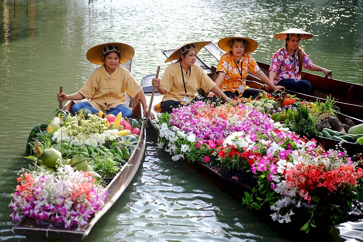 Вьетнамские доставщики цветов