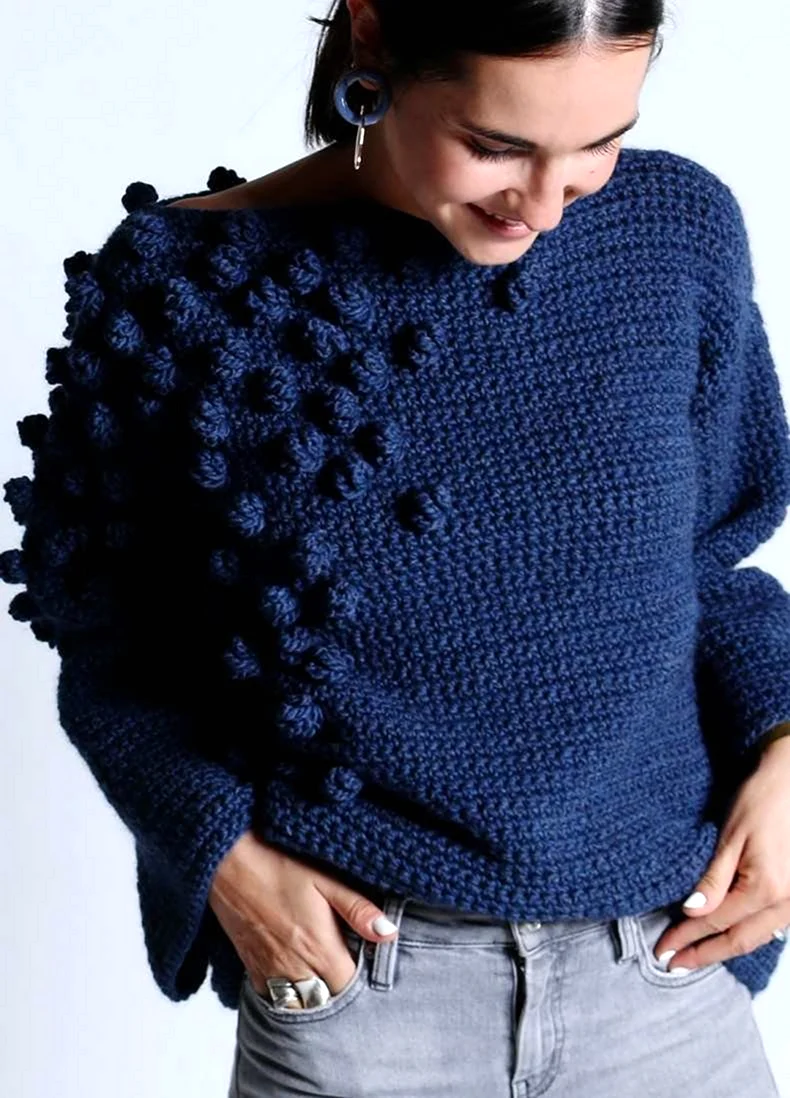 Вязаный свитер шишечками