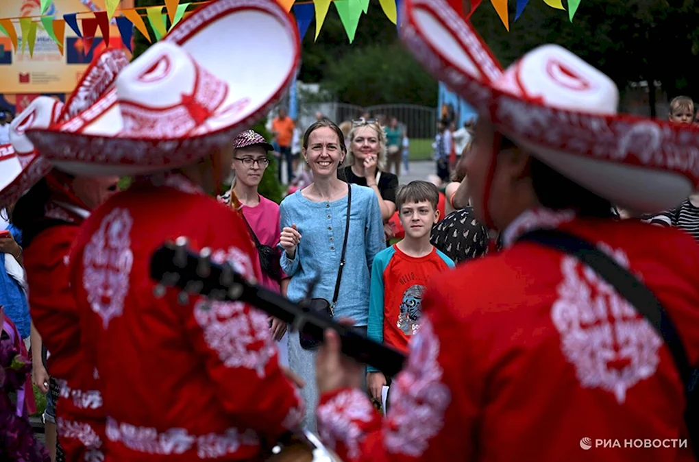 Фестиваль латинской америки в москве. Латинская Америка фестиваль. Фестиваль латиноамериканской культуры в Москве. Фестиваль латиноамериканской культуры в Москве 2024. День Латинской Америки состоялся в КФУ.