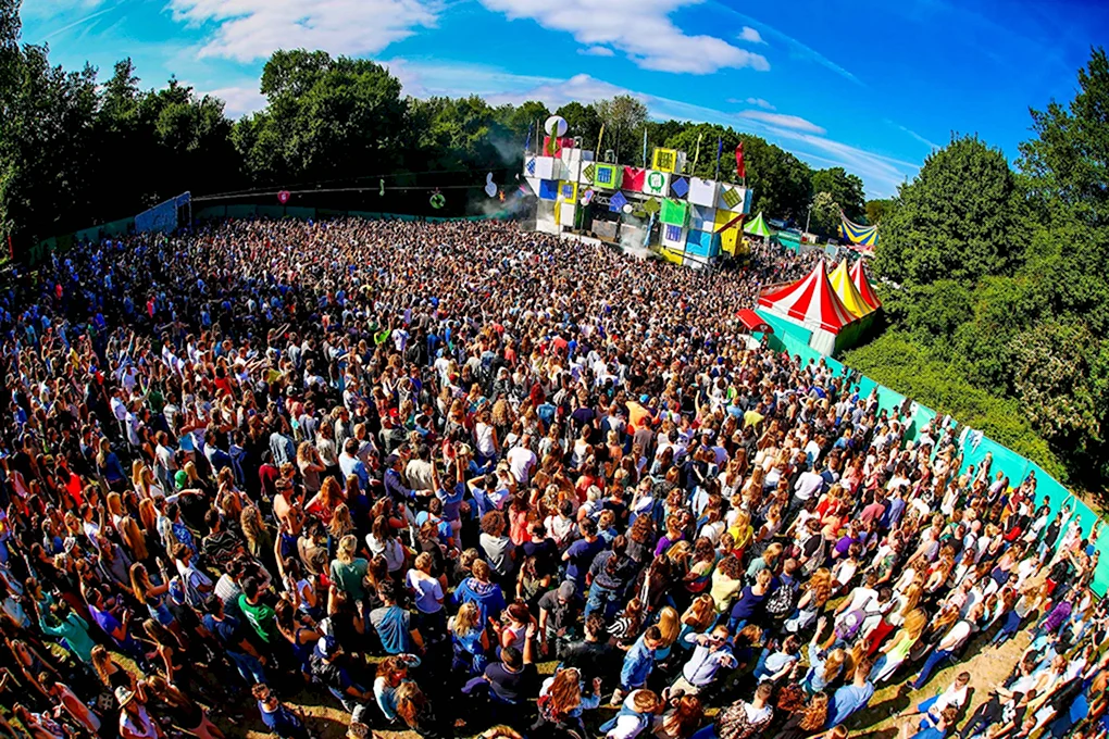 Опен эйр что это. Фестиваль open Air Fest. Опен Эйр Москва. Дискотека под открытым небом. Концерт опен Эйр.