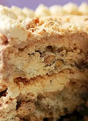 Киевский торт с безе и орехами
