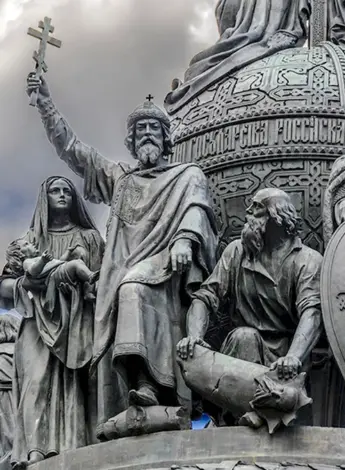 Князь Владимир на памятнике тысячелетие России