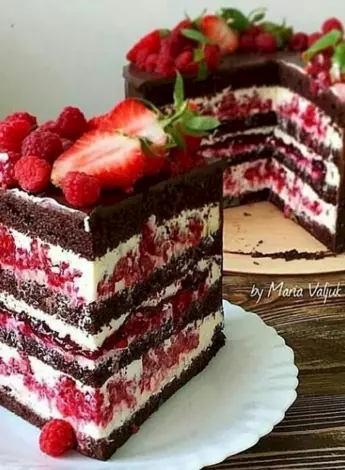 Маковый торт с малиной