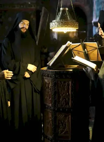Монахи Ватопедского монастыря