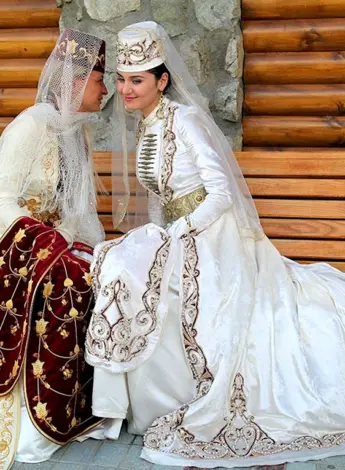 Национальное свадебное платье карачаевцев