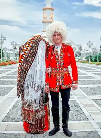 Национальный костюм Туркменистана