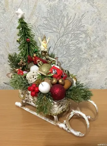 Новогодняя композиция сани