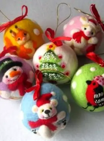 Новогодние игрушки из шерсти