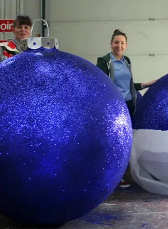 Огромные новогодние шары